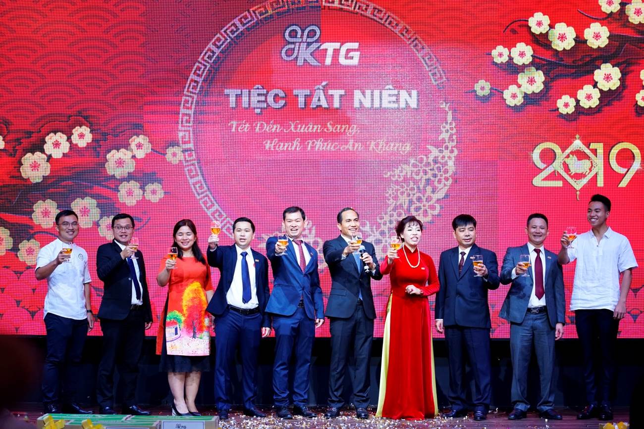 tổ chức tất niên giá rẻ 2.jpg